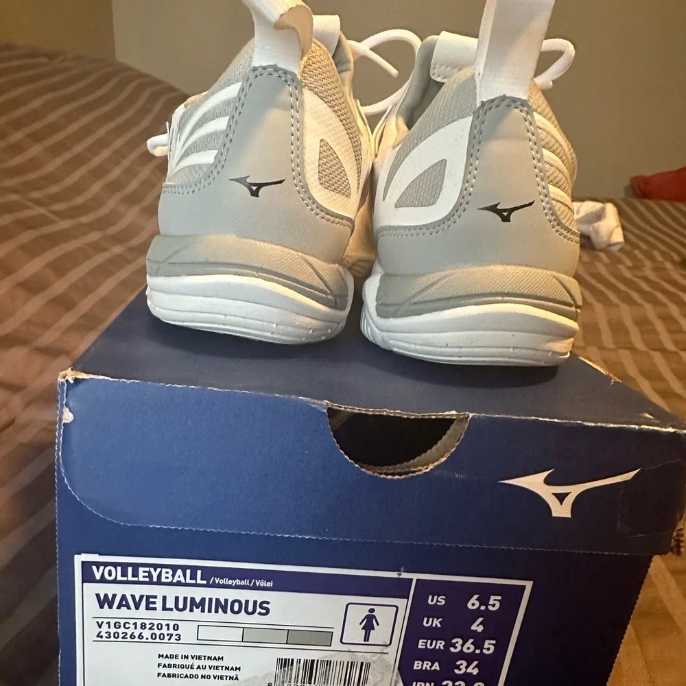 Women’s Mizuno Wave Luminous Size 6.5 - Picture 3 of 4